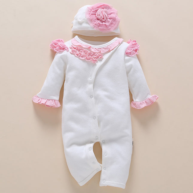 bebé de un año usa un mameluco de ropa de bebé recién nacido