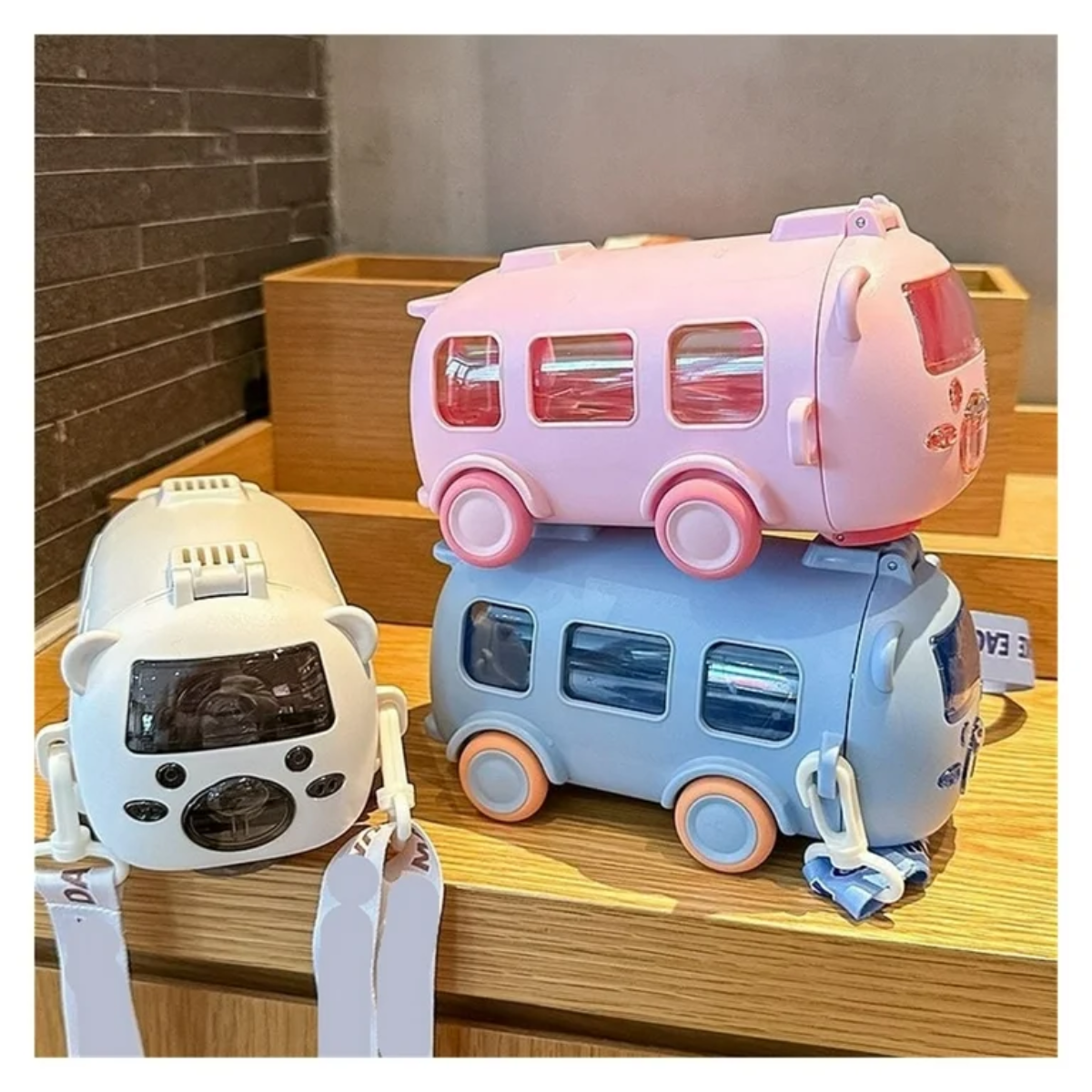 botella de agua forma de bus