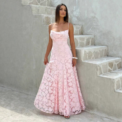 Vestido ajustado sin espalda con tirantes y diseño de cordones