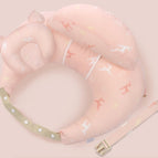 Ciervo rosa con almohada
