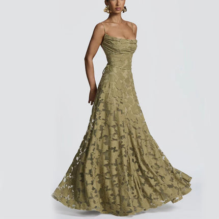 Vestido ajustado sin espalda con tirantes y diseño de cordones