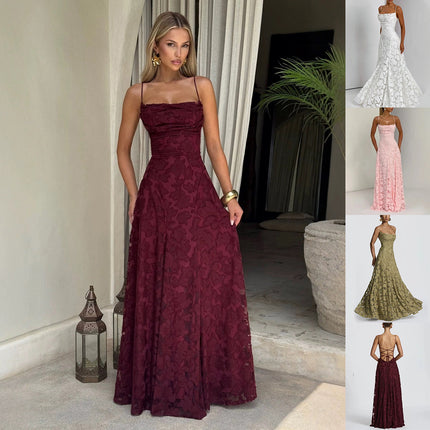 Vestido ajustado sin espalda con tirantes y diseño de cordones